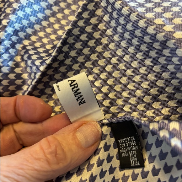 Giorgio Arman Stylish Geometric Patterned Scarf - Picture 7 of 9